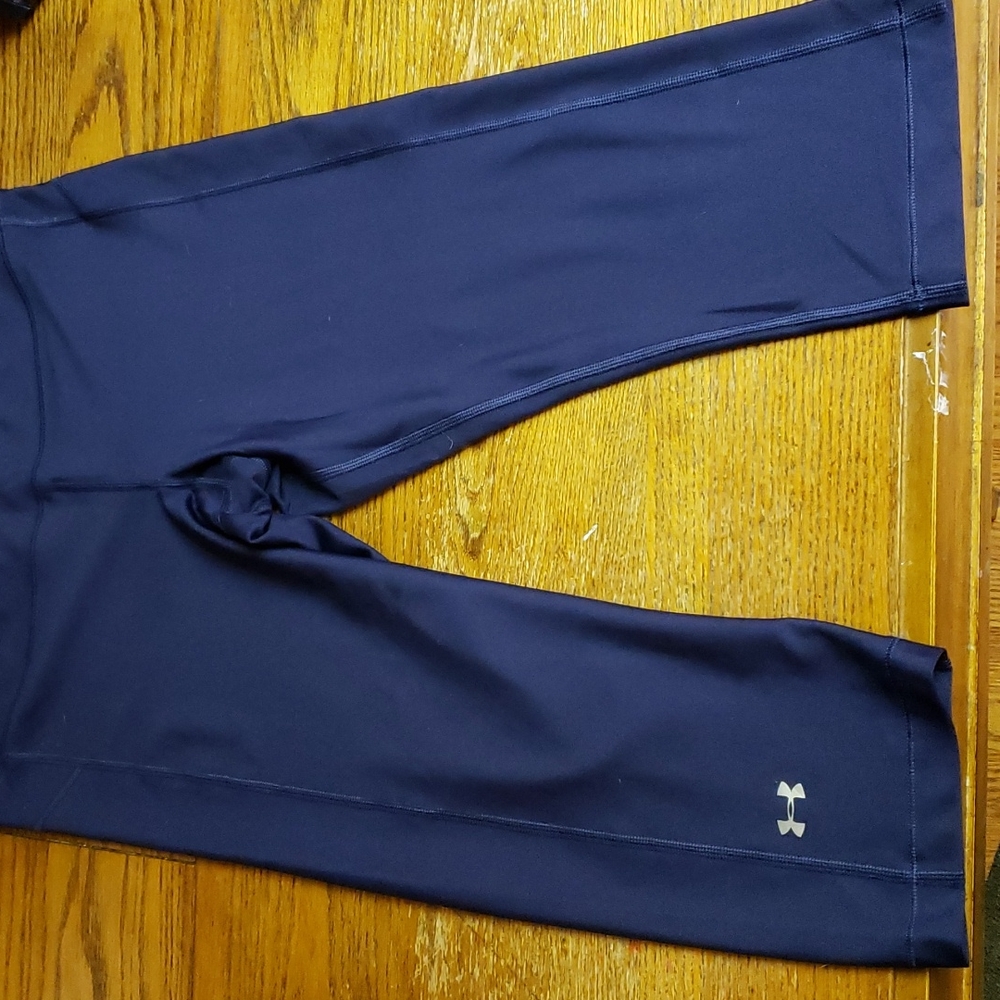 Under Armour Compression Workout Capris, Size Xl - image 1